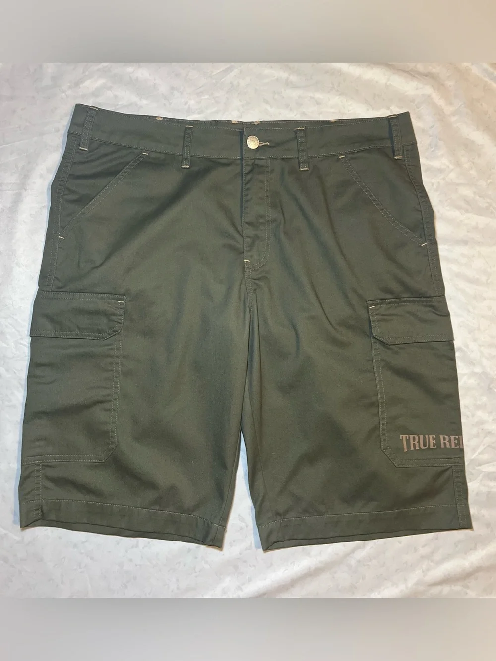 True Religion Men’s Utility Cargo Shorts,Horseshoe Stitching, Olive Green, 38